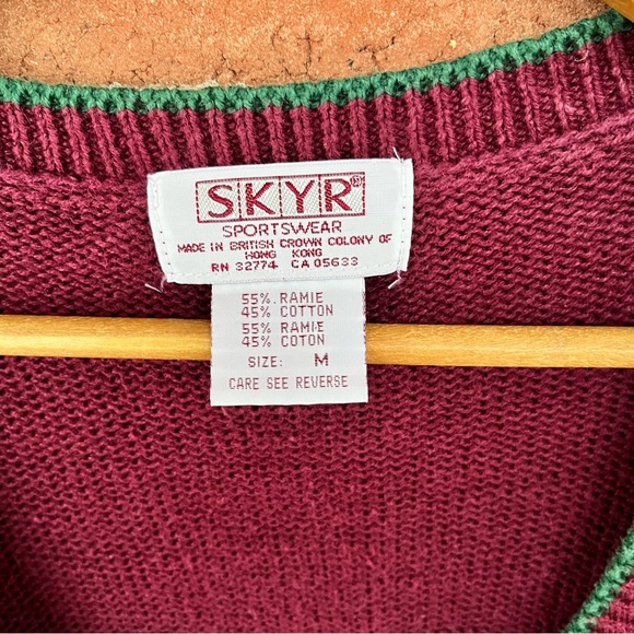 Vintage knit sweater with horse head and diamond design. Medium - Picture 5 of 7